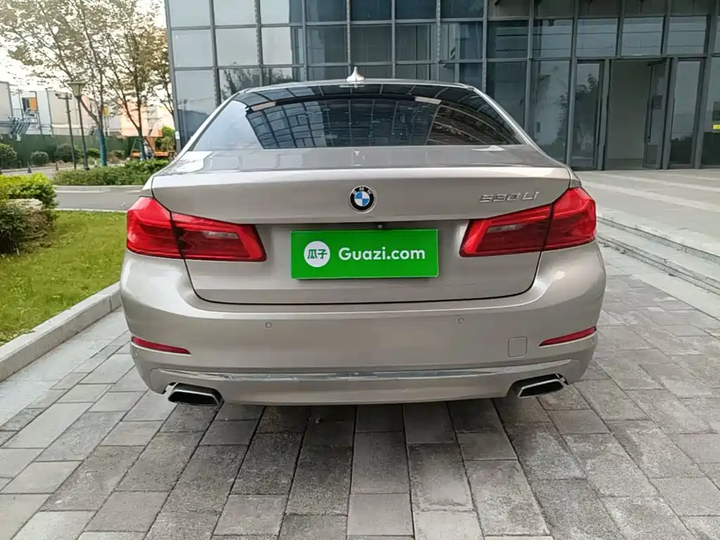 BMW 5 Series — миниатюра 6