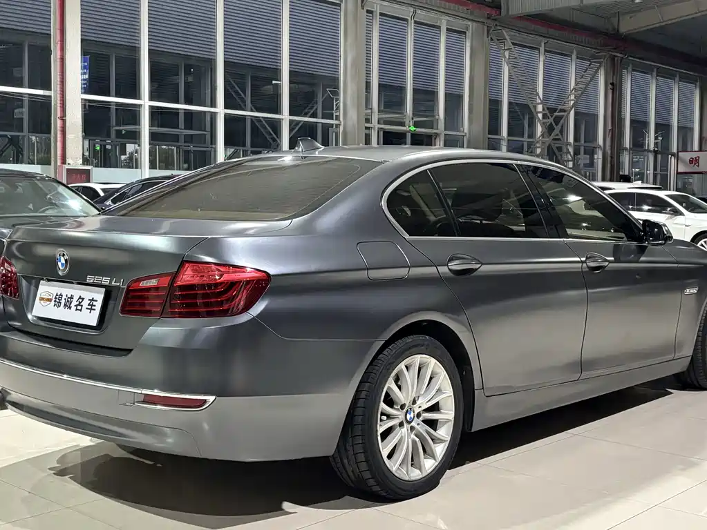 BMW 5 Series — миниатюра 4