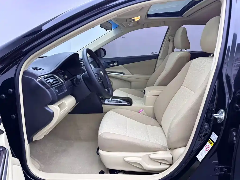 Toyota Camry — миниатюра 5
