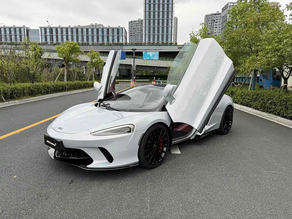 McLaren GT 2024