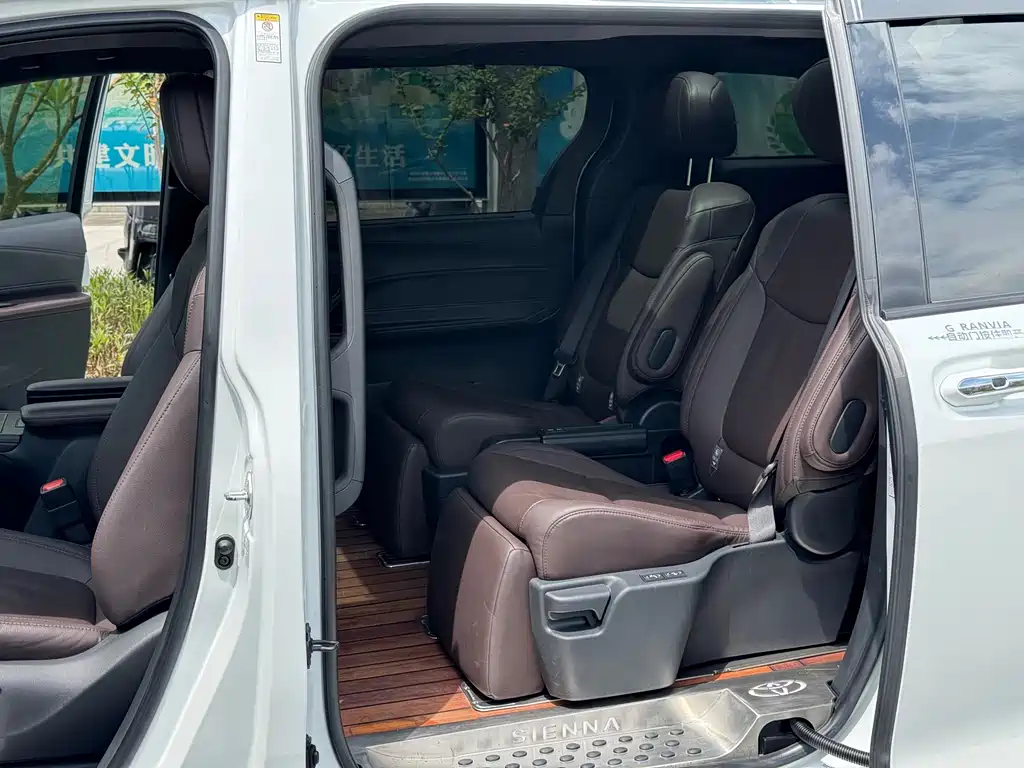 Toyota Sienna — миниатюра 8