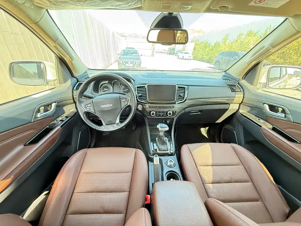 Isuzu MU-X — миниатюра 5