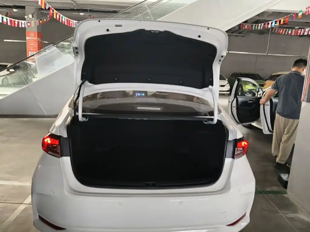 Toyota Corolla — миниатюра 19
