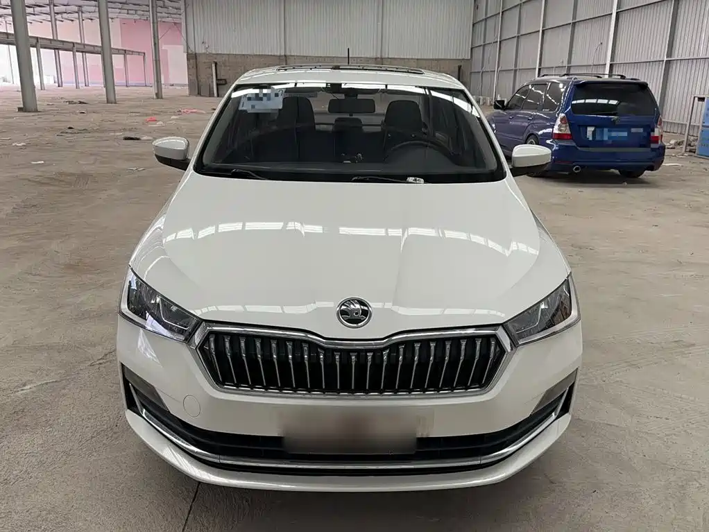 Skoda Rapid — миниатюра 10