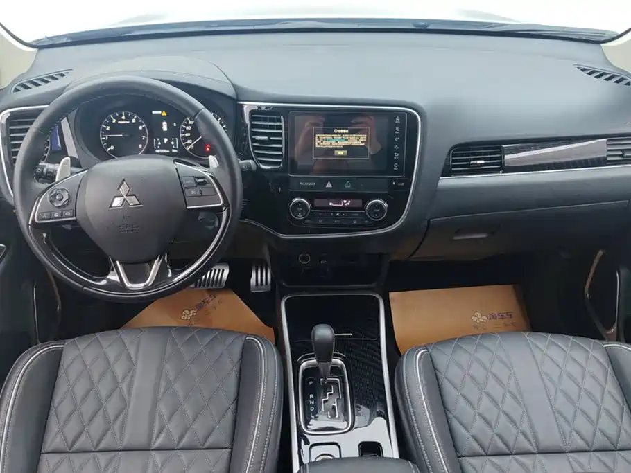 Mitsubishi Outlander — миниатюра 12