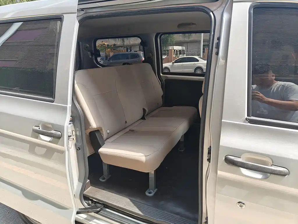 Wuling Hongguang V — миниатюра 4