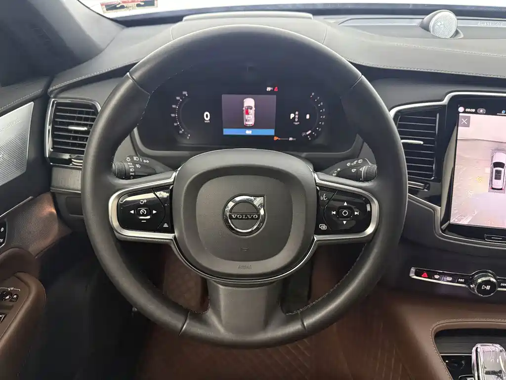 Volvo XC90 — миниатюра 8
