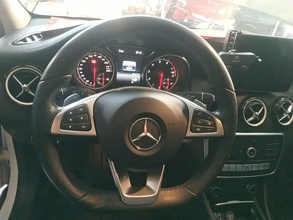 Mercedes-Benz GLA — миниатюра 11