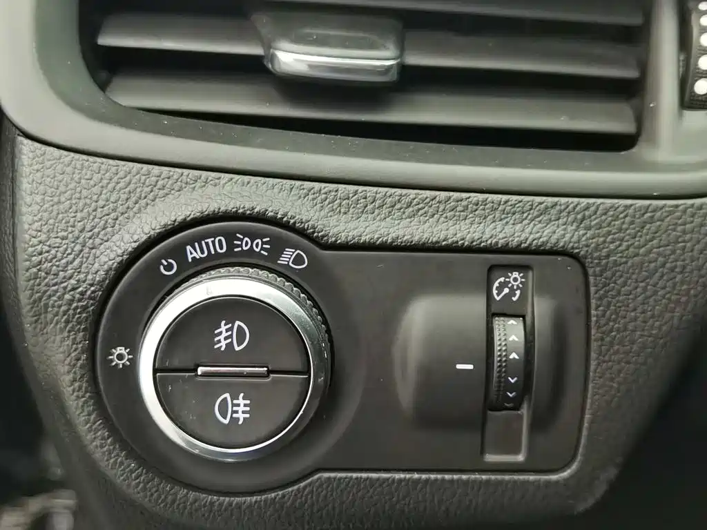 Buick Envision Plus — миниатюра 21
