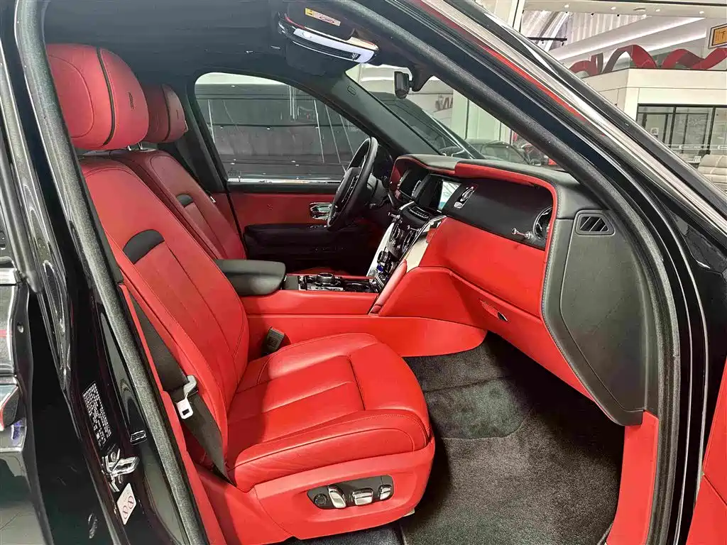 Rolls-Royce Cullinan — миниатюра 17