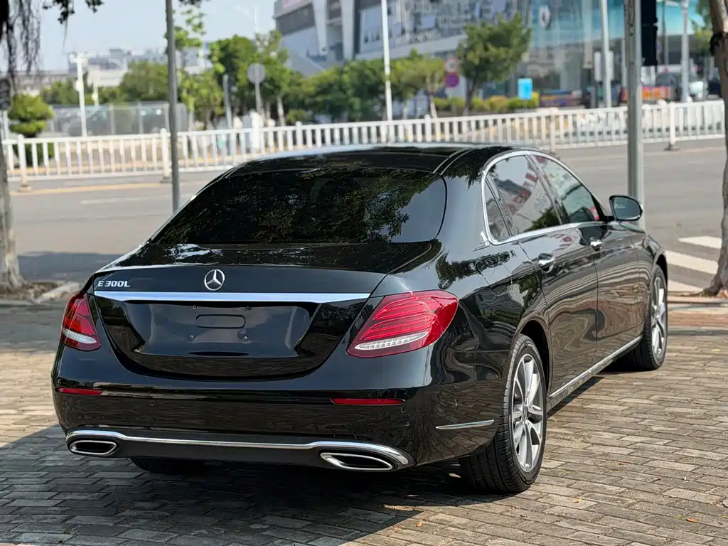 Mercedes-Benz E-Class — миниатюра 4