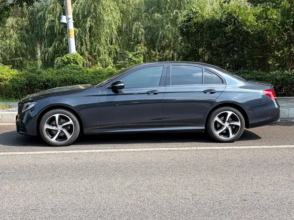 Mercedes-Benz E-Class — миниатюра 3