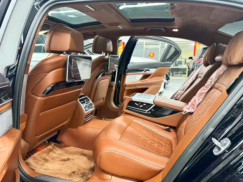 BMW 7 Series — миниатюра 8