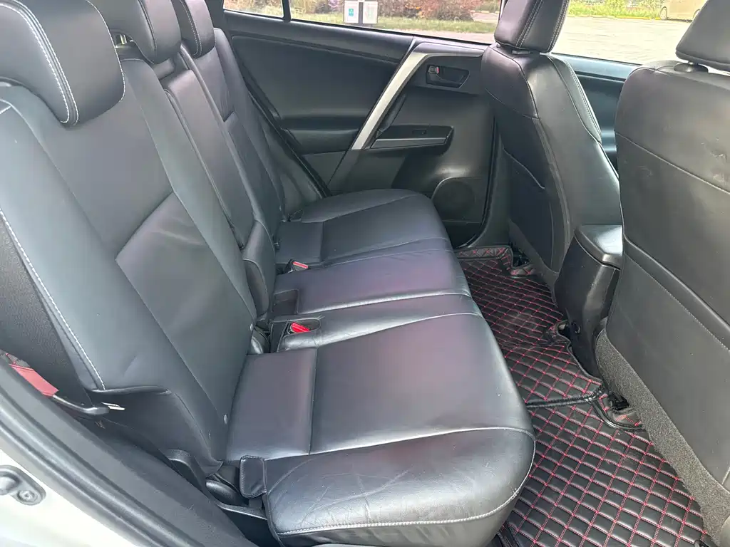 Toyota RAV4 — миниатюра 14