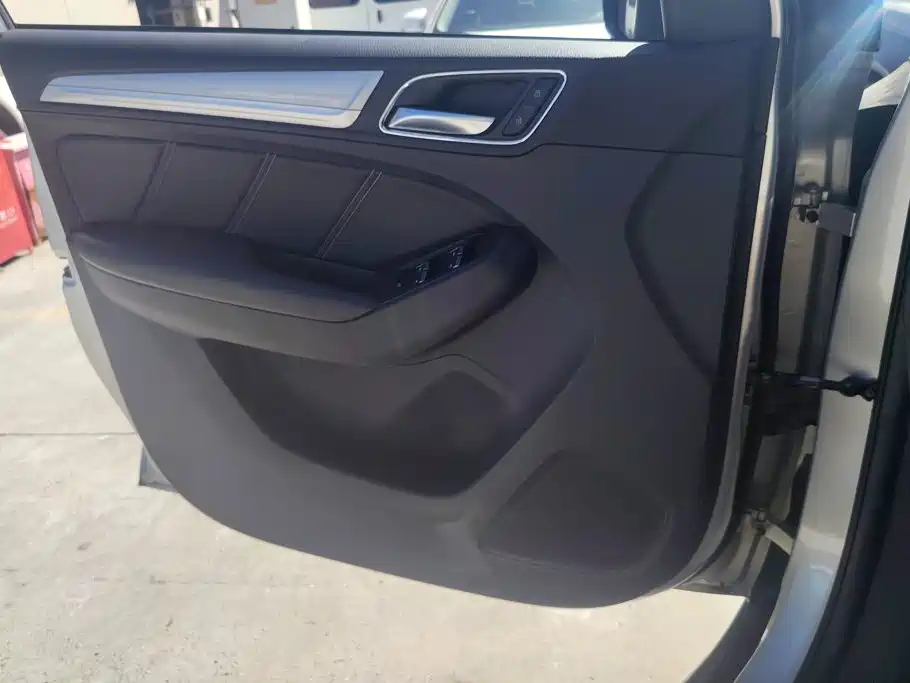 Roewe RX5 New Energy — миниатюра 7