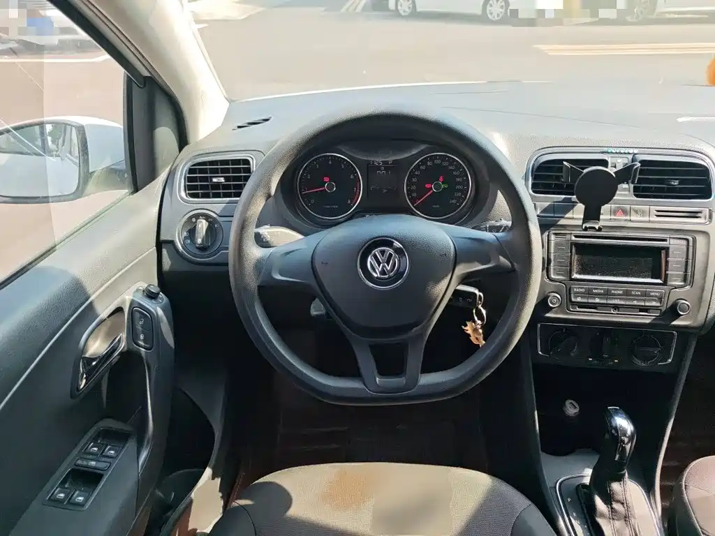 Volkswagen Polo — миниатюра 6