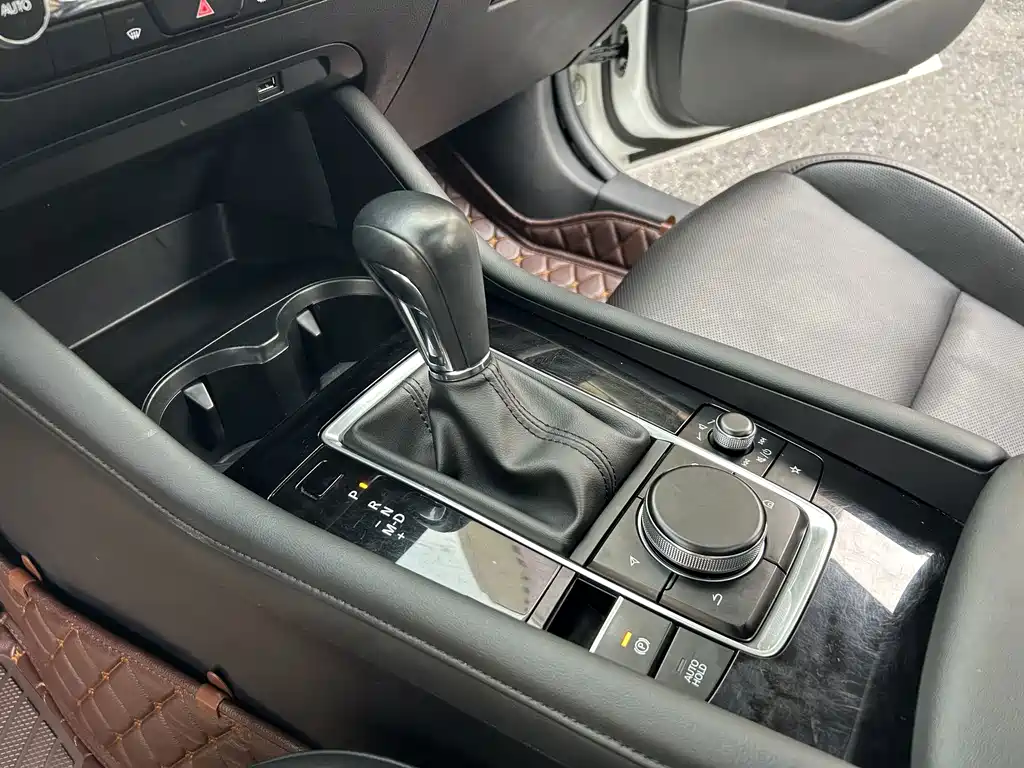 Mazda 3 Axela — миниатюра 11
