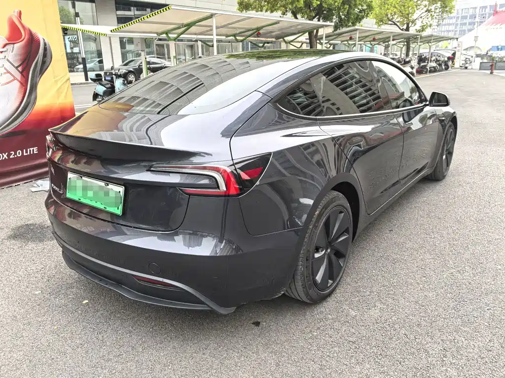 Tesla Model 3 — миниатюра 9
