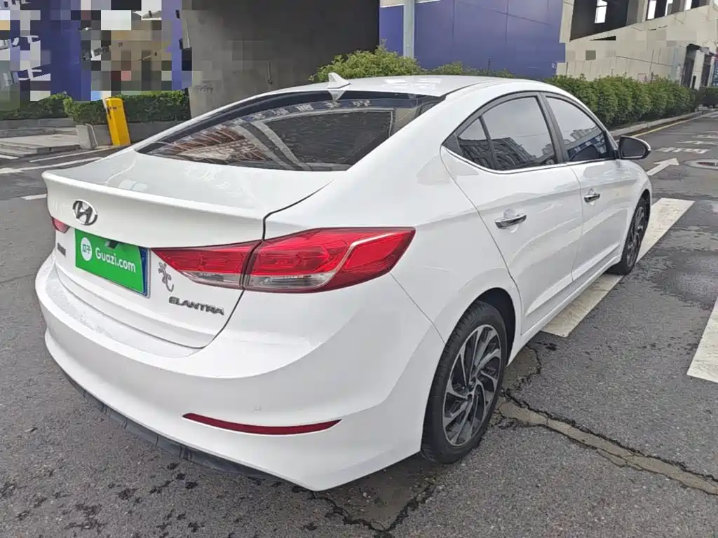 Hyundai Elantra — миниатюра 7