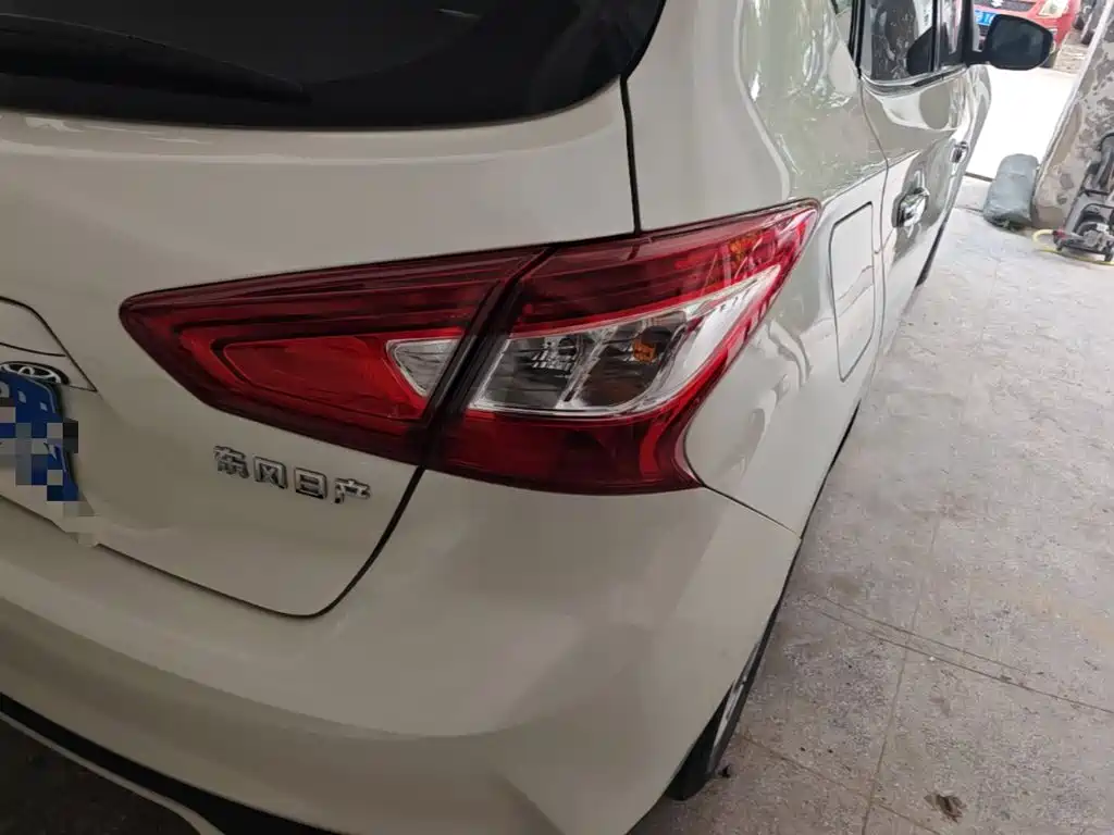 Nissan Tiida — миниатюра 8