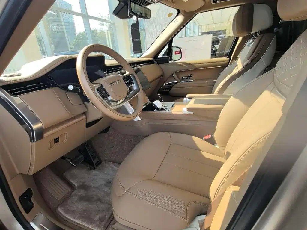 Land Rover Range Rover 2026 4.4 V8 SV мест