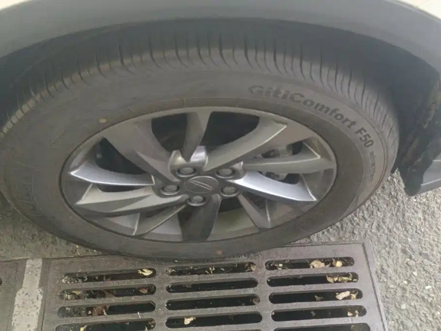 Geely Binyue — миниатюра 6