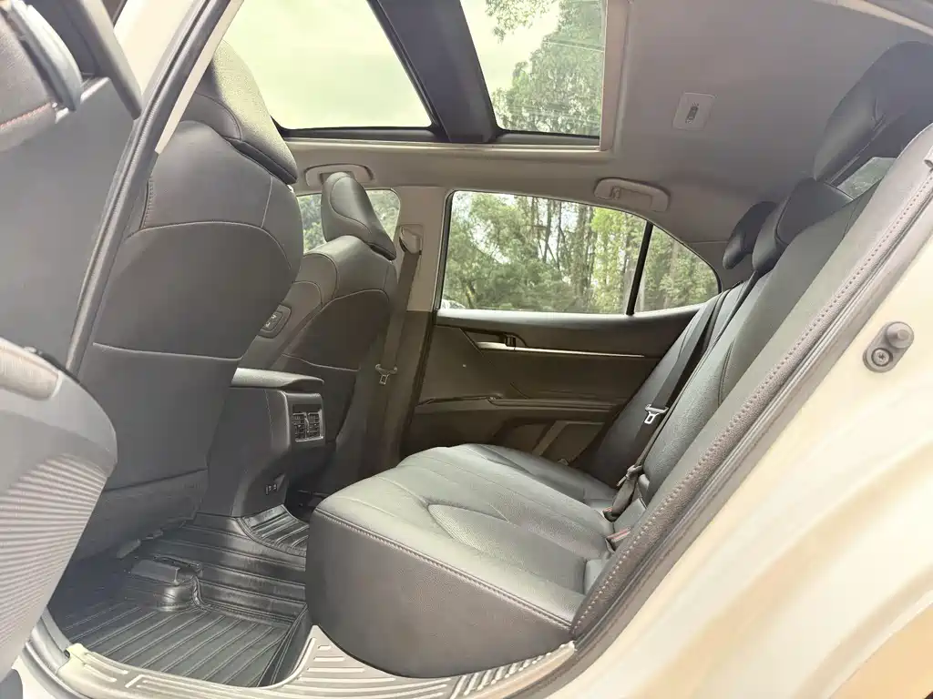 Toyota Camry — миниатюра 9