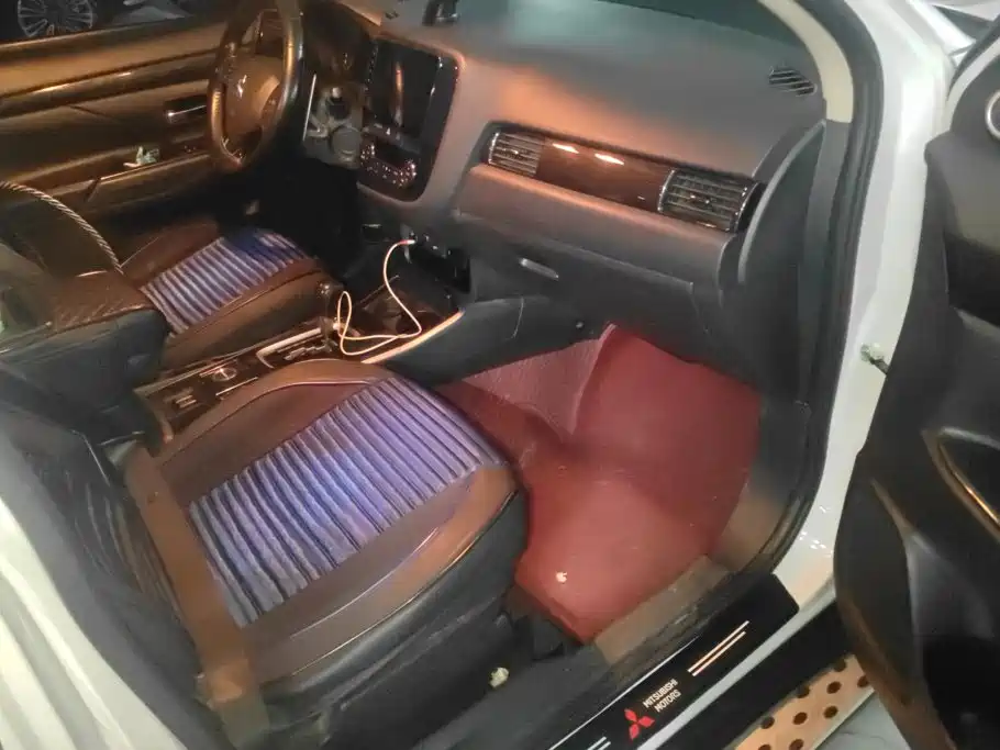 Mitsubishi Outlander — миниатюра 8