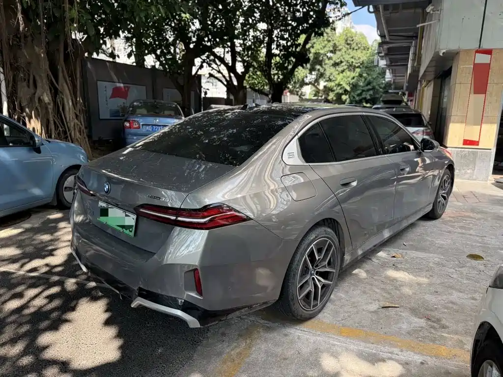 BMW i5 — миниатюра 10