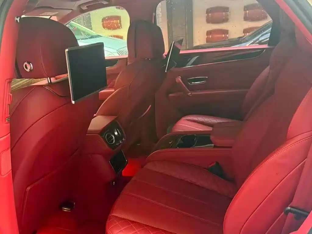 Bentley Bentayga — миниатюра 5