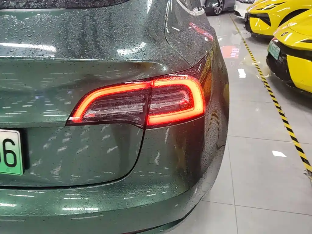 Tesla Model 3 — миниатюра 8