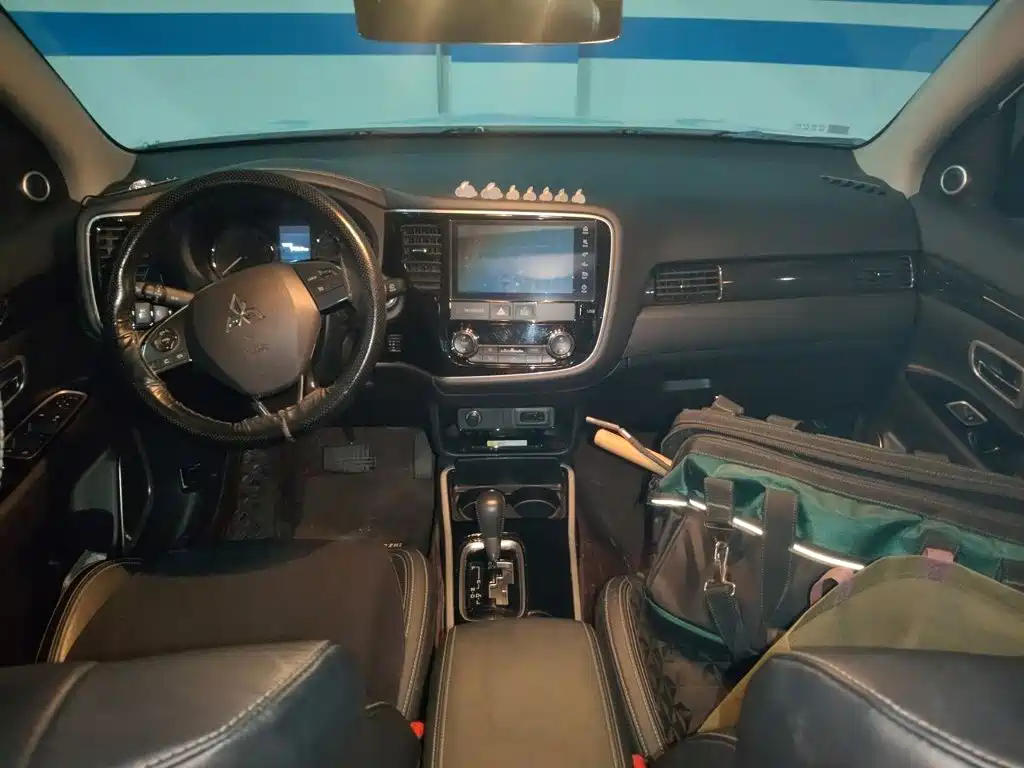 Mitsubishi Outlander — миниатюра 10