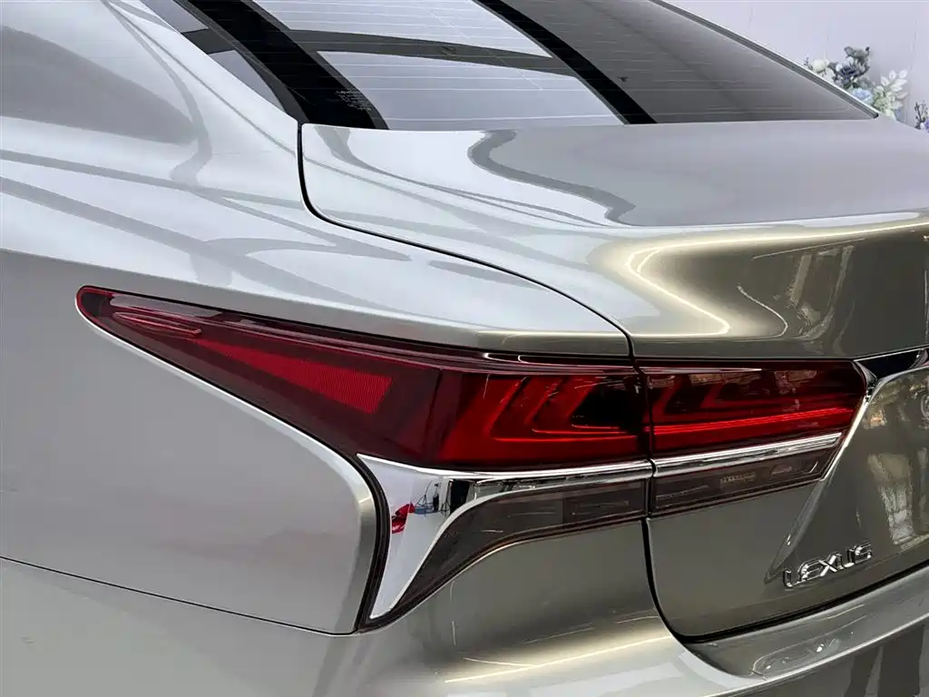 Lexus LS 2020 500h VI