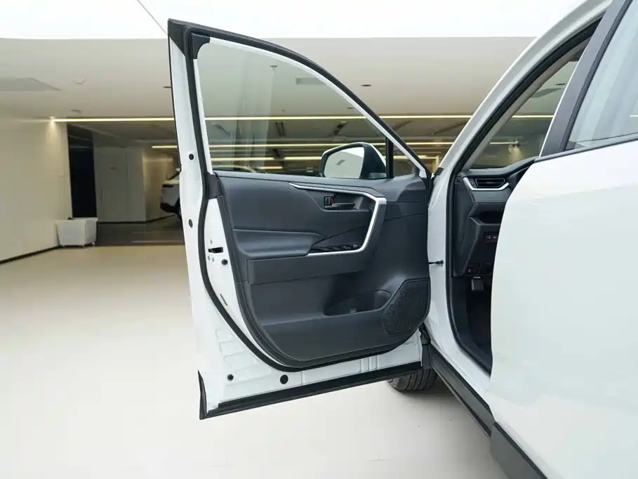 Toyota RAV4 — миниатюра 14