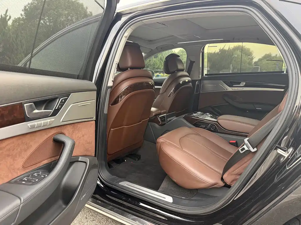 Audi A8 — миниатюра 8