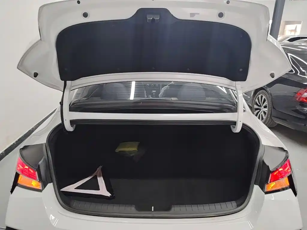 Hyundai Elantra — миниатюра 19