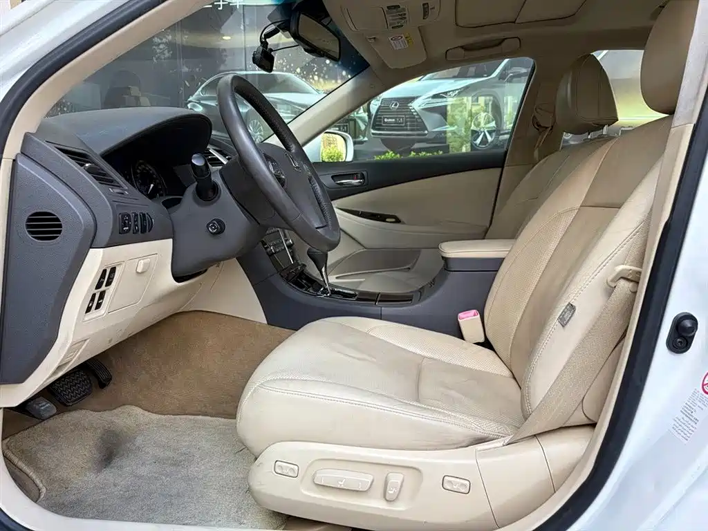 Lexus ES — миниатюра 10