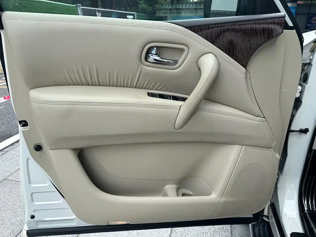 Nissan Patrol — миниатюра 11