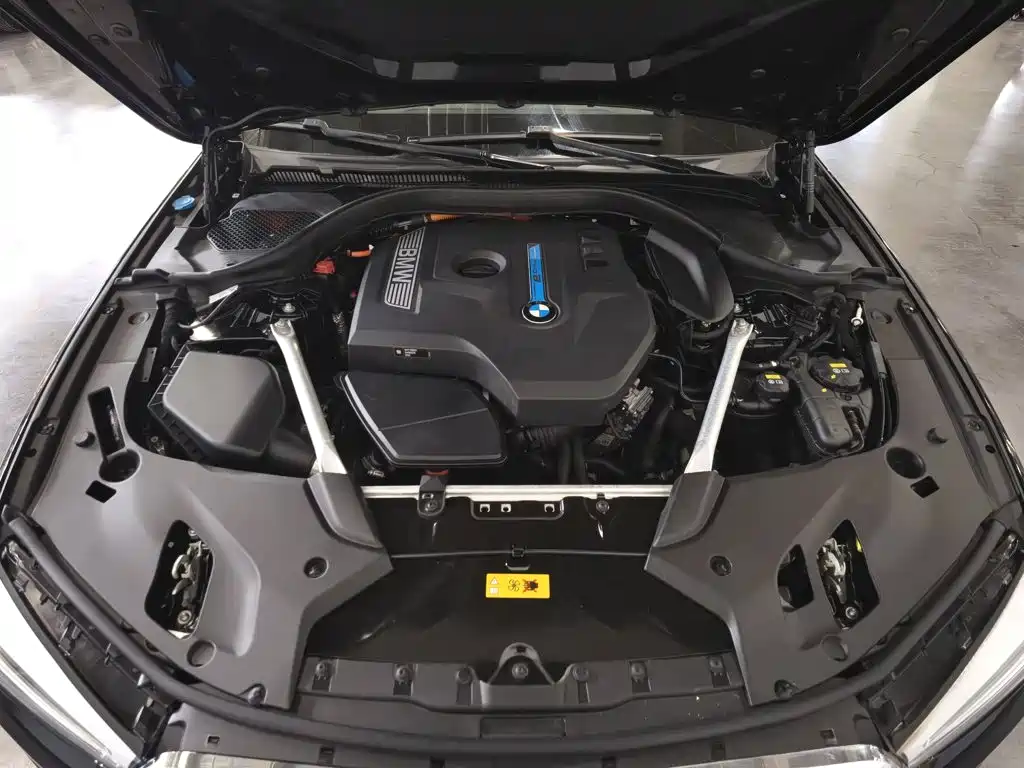 BMW 5 Series New Energy — миниатюра 6
