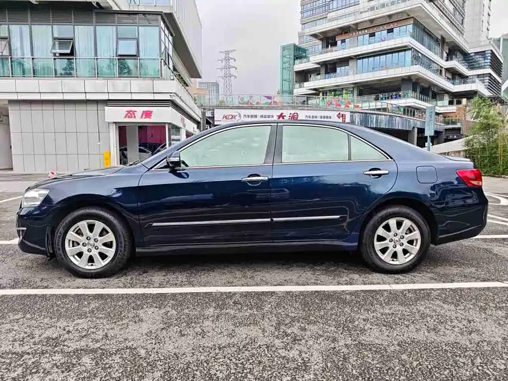 Toyota Camry — миниатюра 5