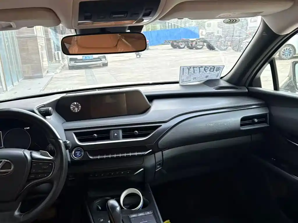 Lexus UX New Energy — миниатюра 9