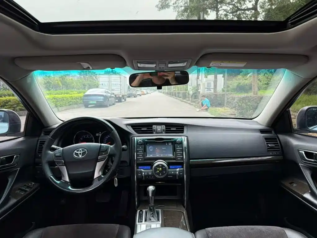 Toyota Reiz — миниатюра 5