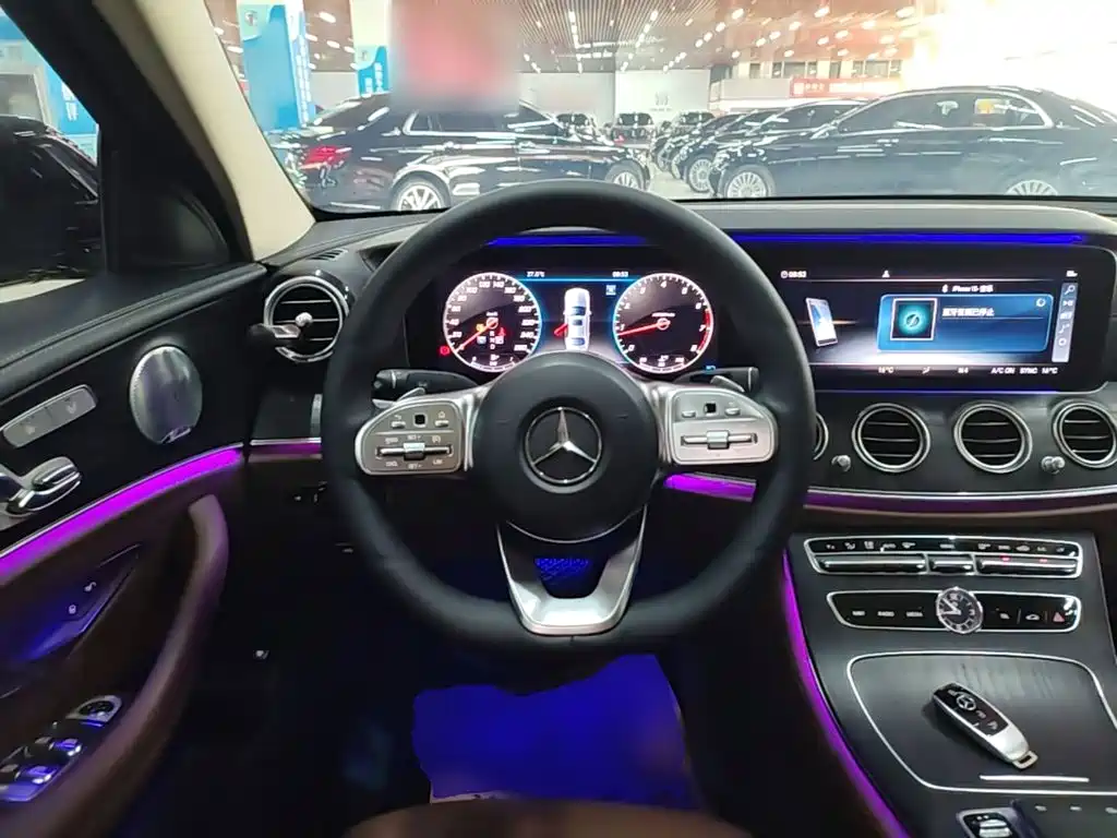 Mercedes-Benz E-Class — миниатюра 11
