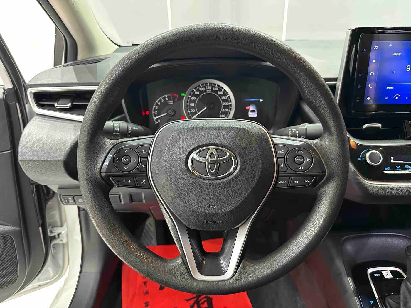 Toyota Corolla 1.5 л 2022 г. Белый, пробег 25099 км