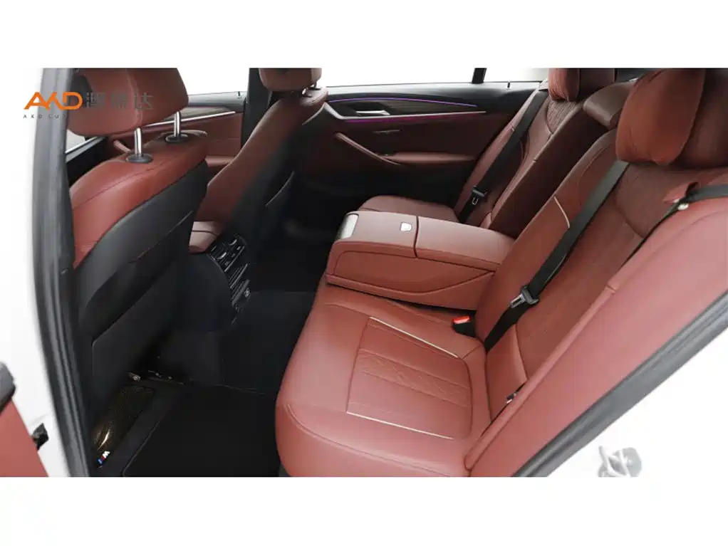 BMW 5 Series — миниатюра 7