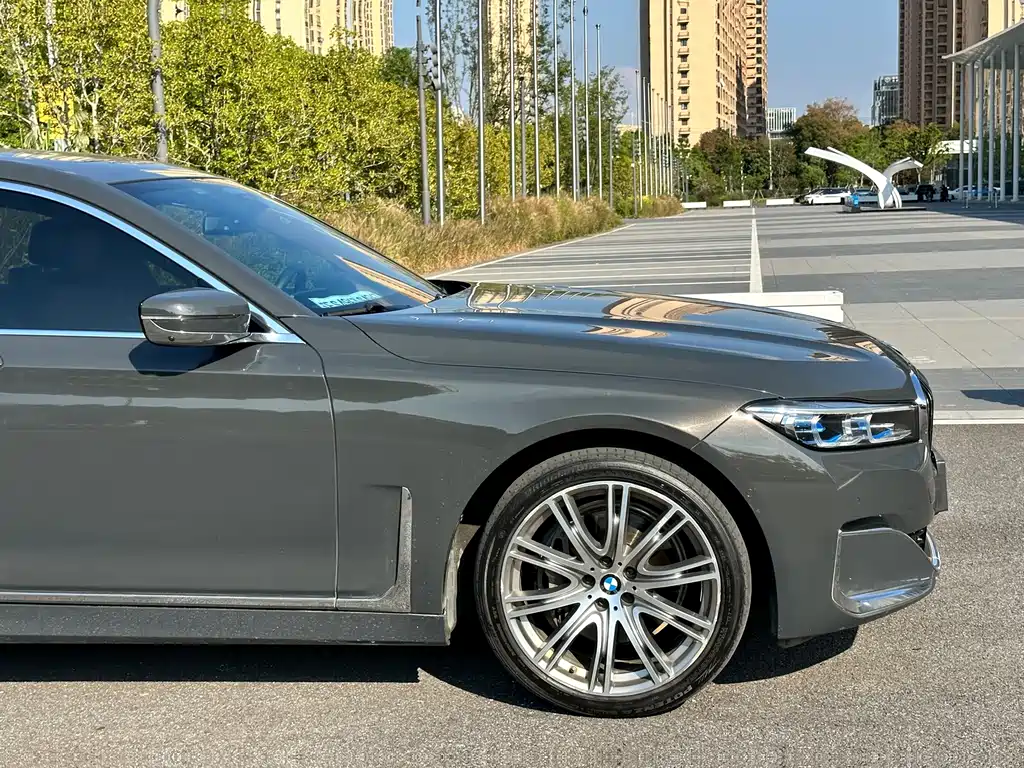 BMW 7 Series — миниатюра 4