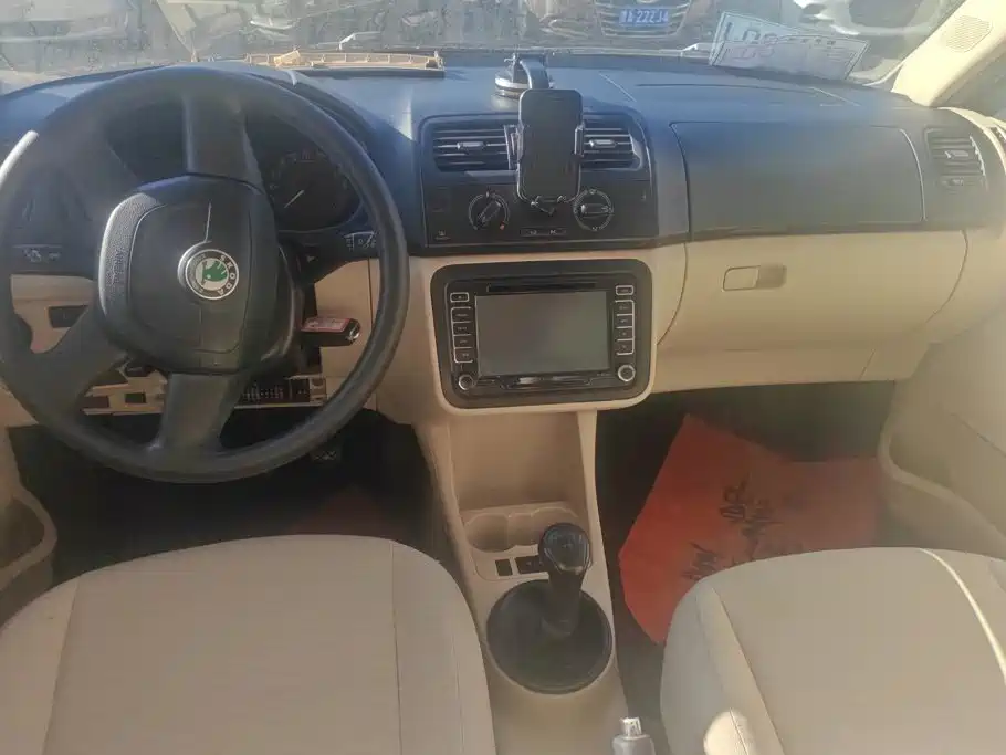 Skoda Fabia — миниатюра 12