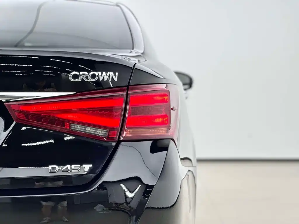 Toyota Crown — миниатюра 12