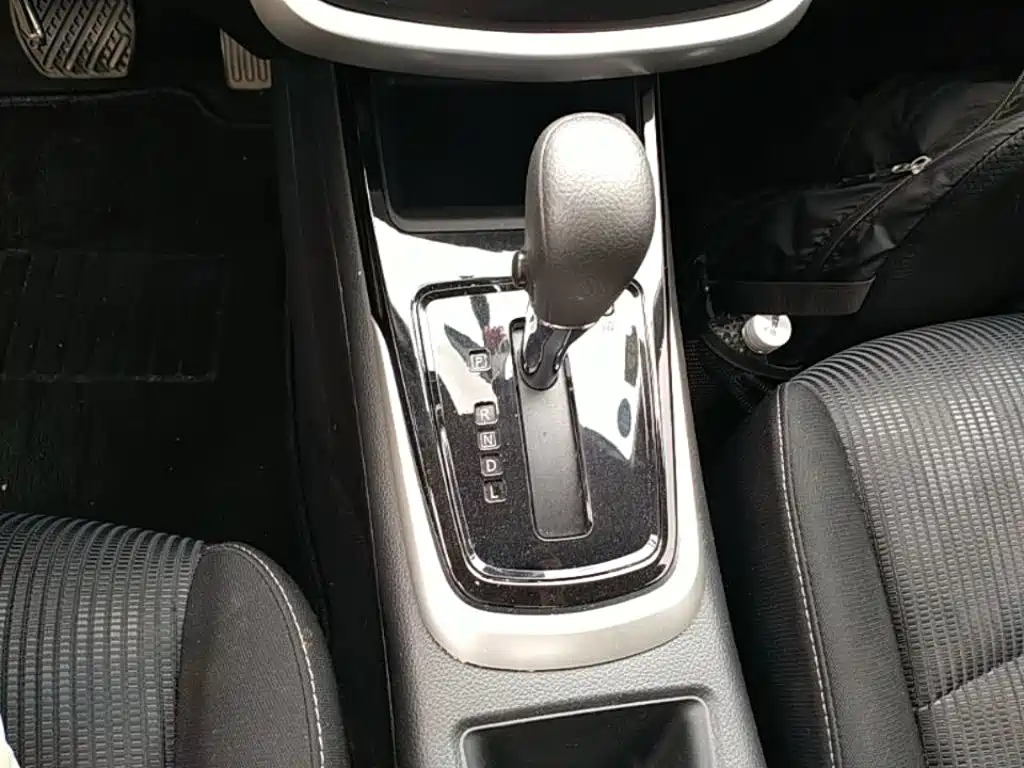 Nissan Tiida — миниатюра 14