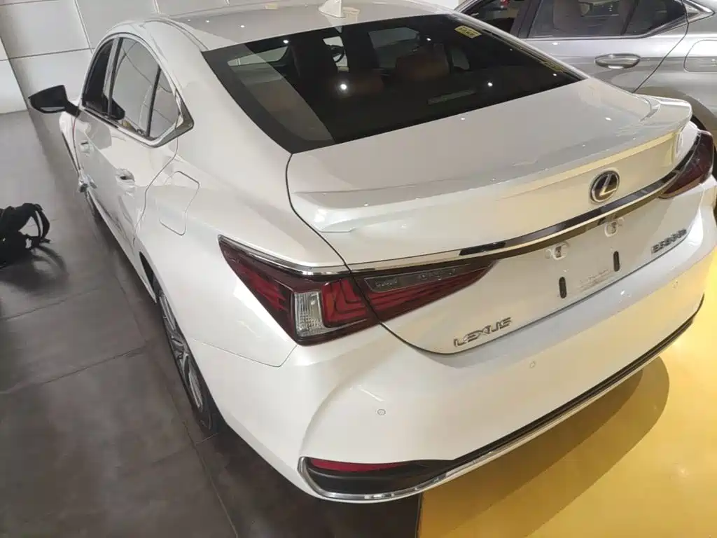 Lexus ES — миниатюра 5